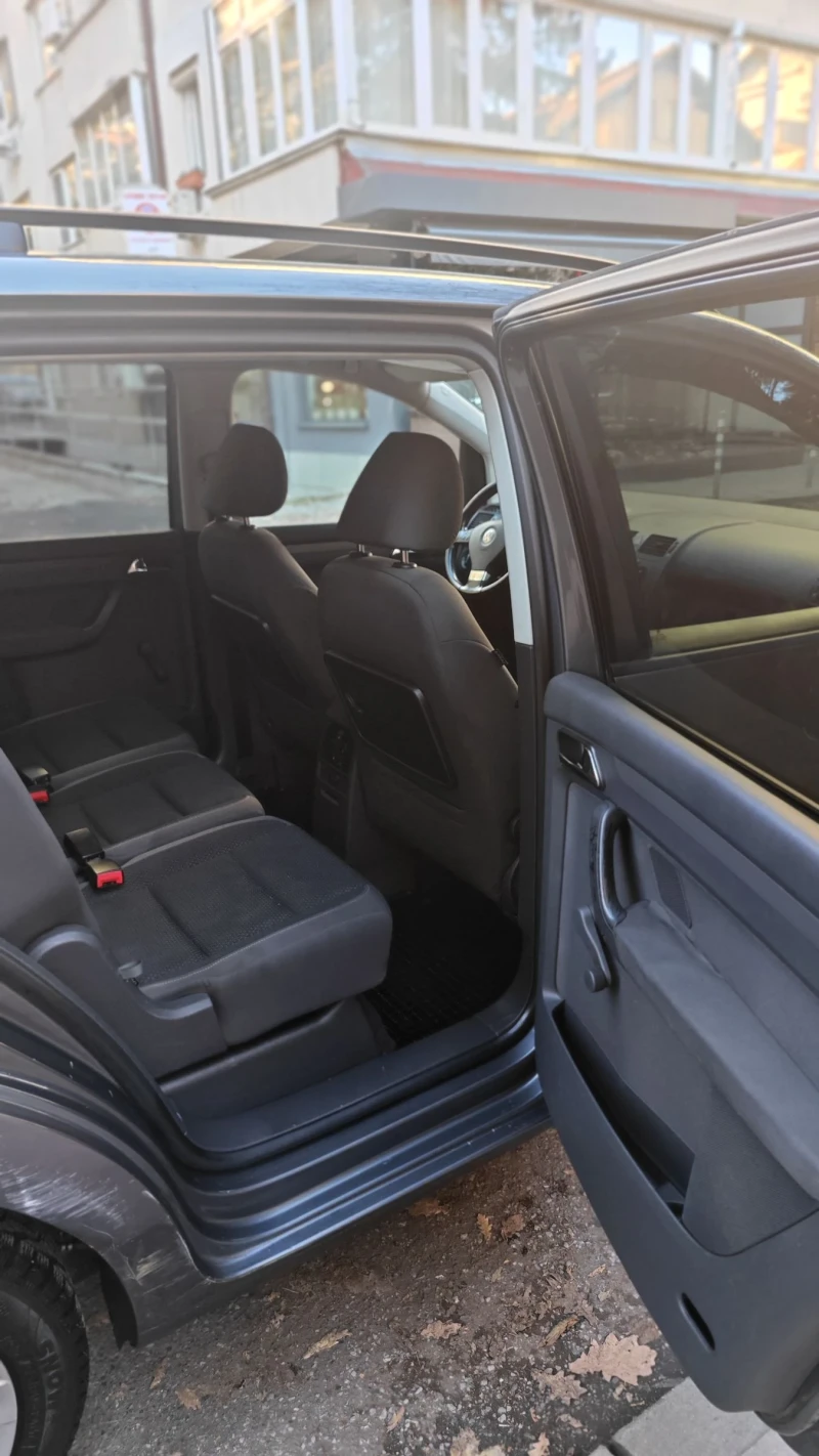 VW Touran, снимка 6 - Автомобили и джипове - 52418248