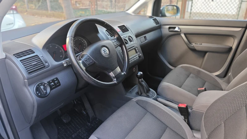 VW Touran, снимка 13 - Автомобили и джипове - 52418248