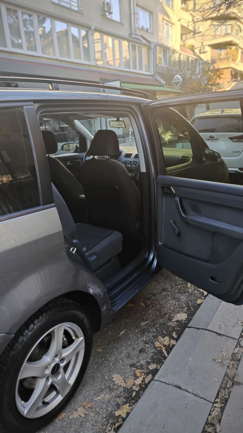 VW Touran, снимка 5 - Автомобили и джипове - 52418248