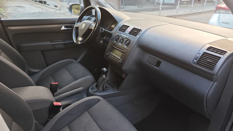 VW Touran, снимка 12 - Автомобили и джипове - 52418248