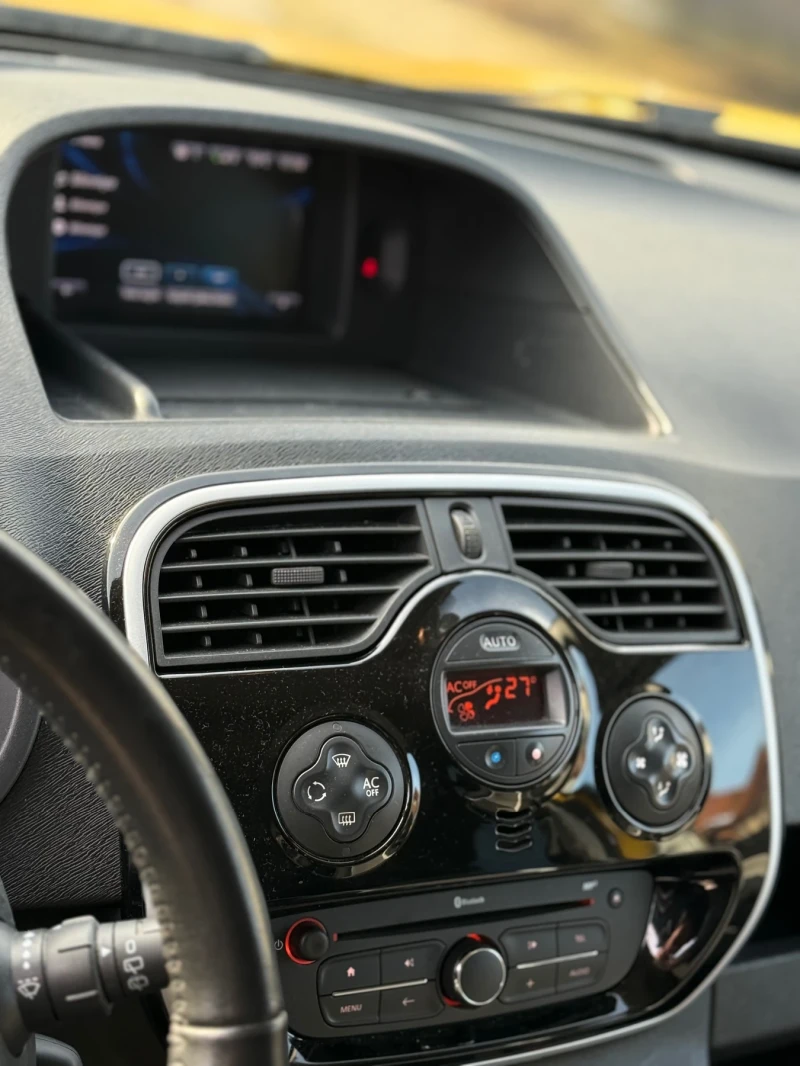 Renault Kangoo 1.5dCi, снимка 9 - Автомобили и джипове - 52958378