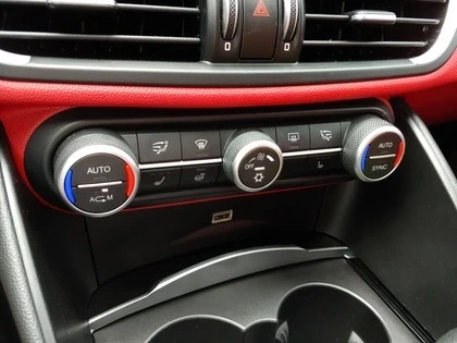 Alfa Romeo Giulia 2.0L| AWD| | | KEYLESS | Mobile.bg   13