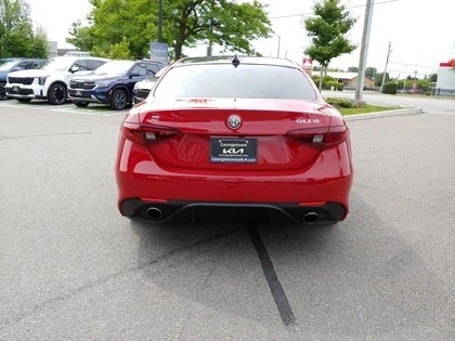 Alfa Romeo Giulia 2.0L| AWD| ПАНОРАМА| НАВИГАЦИЯ| KEYLESS - изображение 4