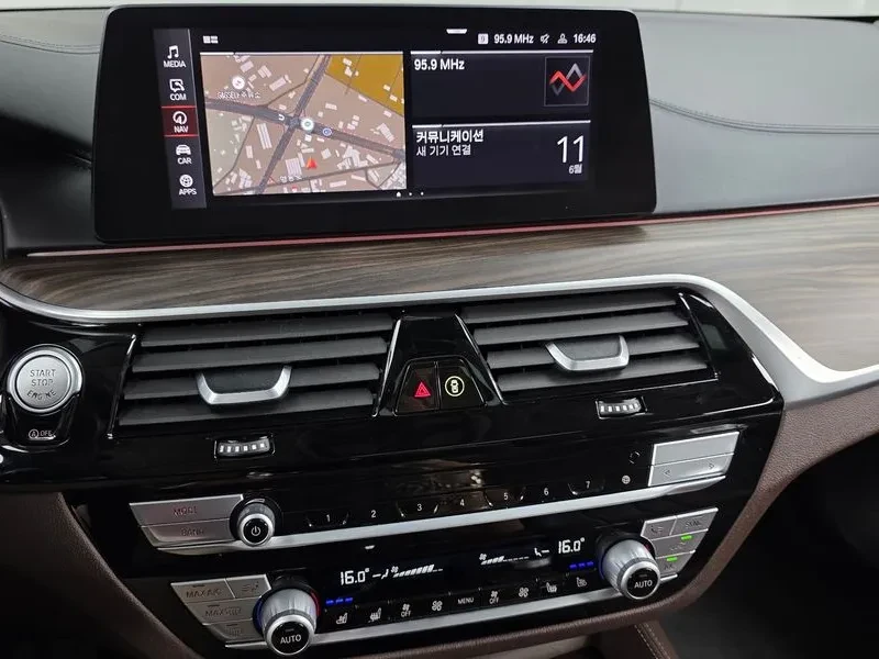 BMW 530 I xDrive Luxury Plus, снимка 12 - Автомобили и джипове - 55832692