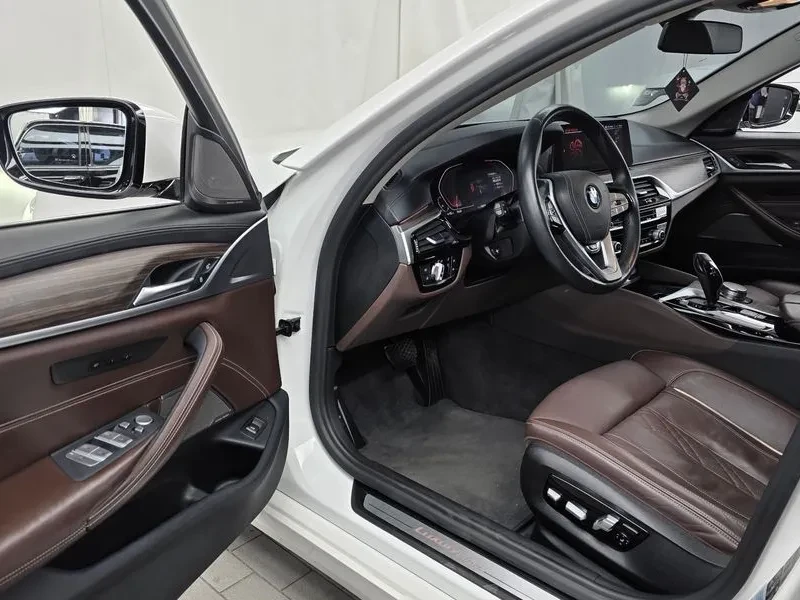 BMW 530 I xDrive Luxury Plus, снимка 10 - Автомобили и джипове - 55832692