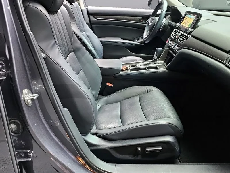 Honda Accord 1.5 Turbo, снимка 11 - Автомобили и джипове - 55921625