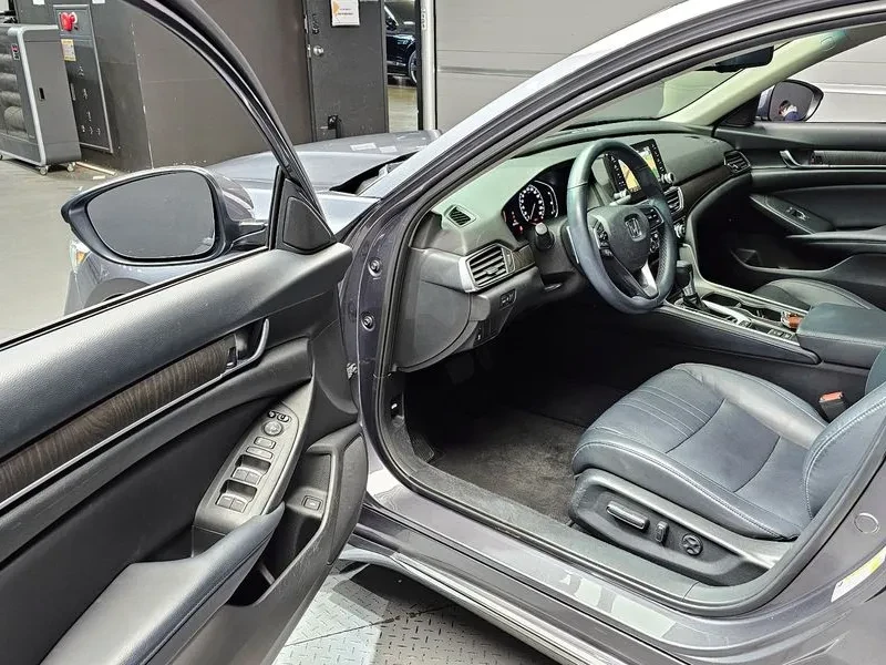 Honda Accord 1.5 Turbo, снимка 10 - Автомобили и джипове - 55921625