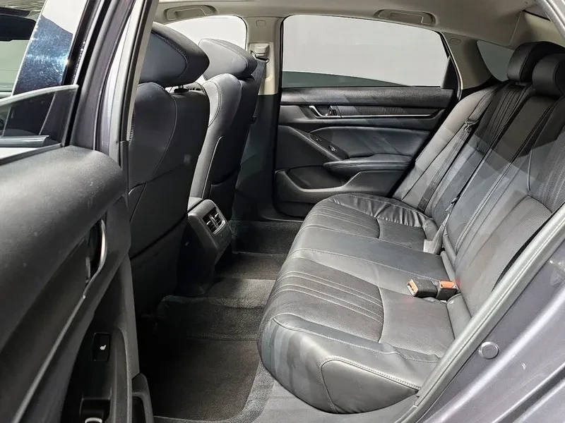 Honda Accord 1.5 Turbo, снимка 12 - Автомобили и джипове - 55921625