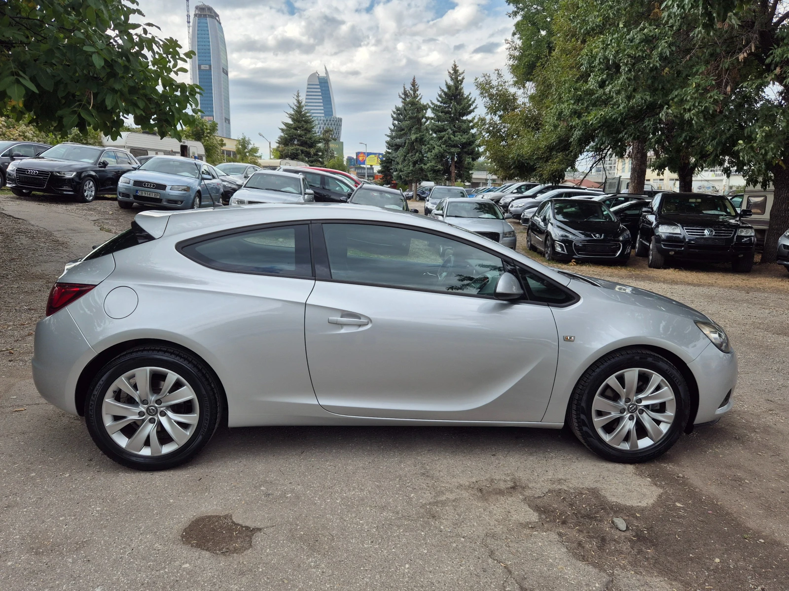 Opel Astra GTC НОВ ВНОС ОТ ИТАЛИЯ БЕЗ РЪЖДИ И ЗАБЕЛЕЖКИ  - изображение 4