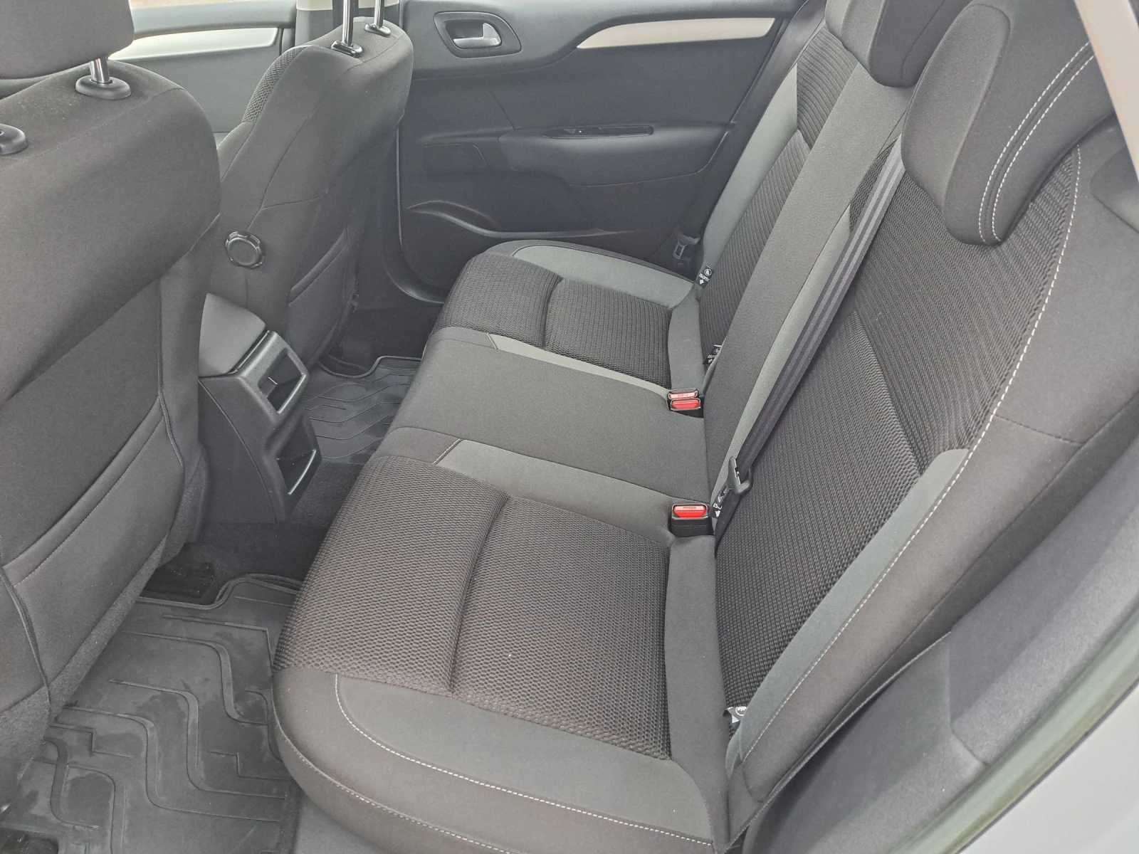 Citroen C4 1.6 E-HDI - изображение 8