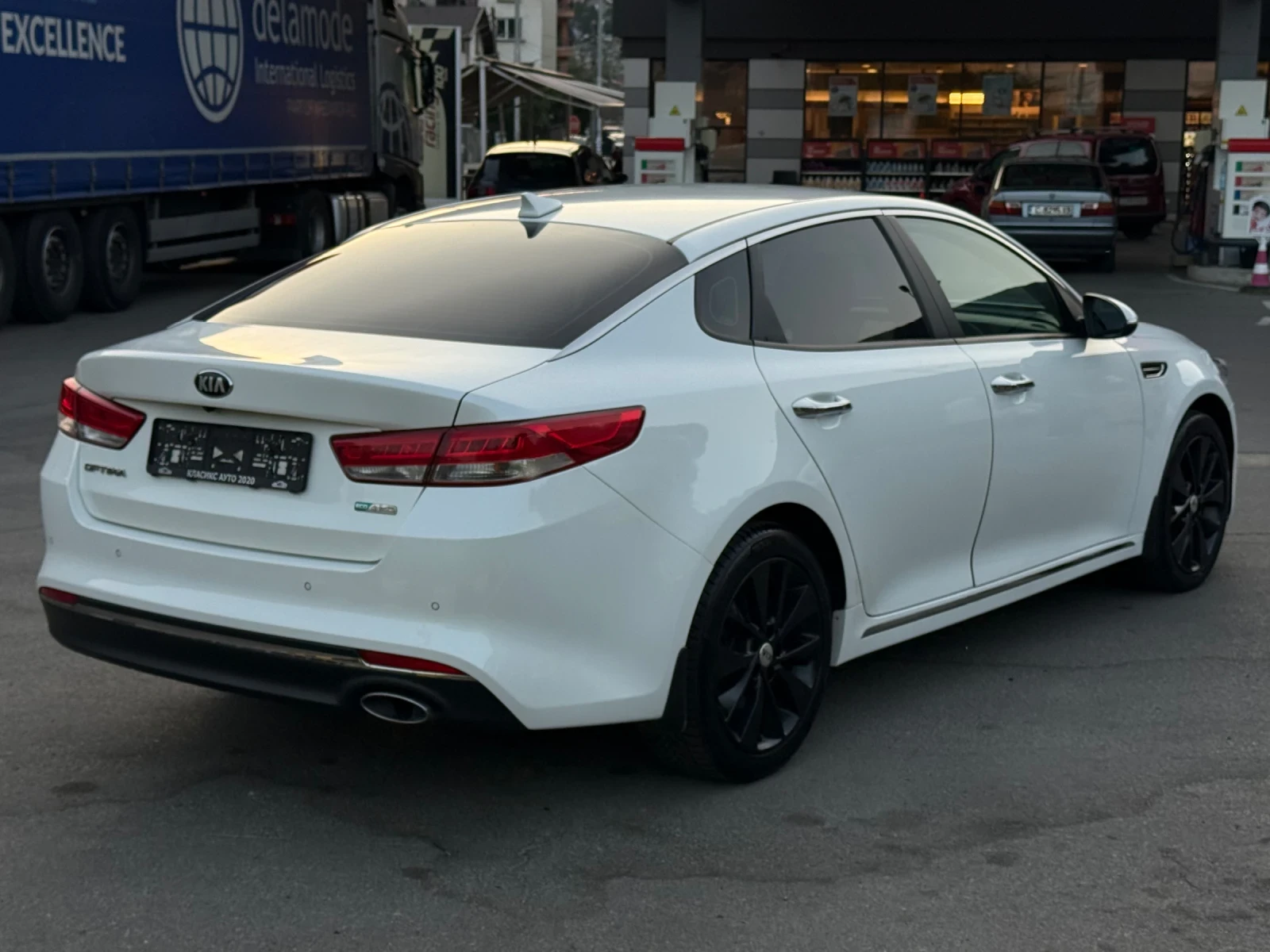 Kia Optima 1.7CRDI Навигация/Камера/Клима/Сер.история, снимка 6 - Автомобили и джипове - 52868719