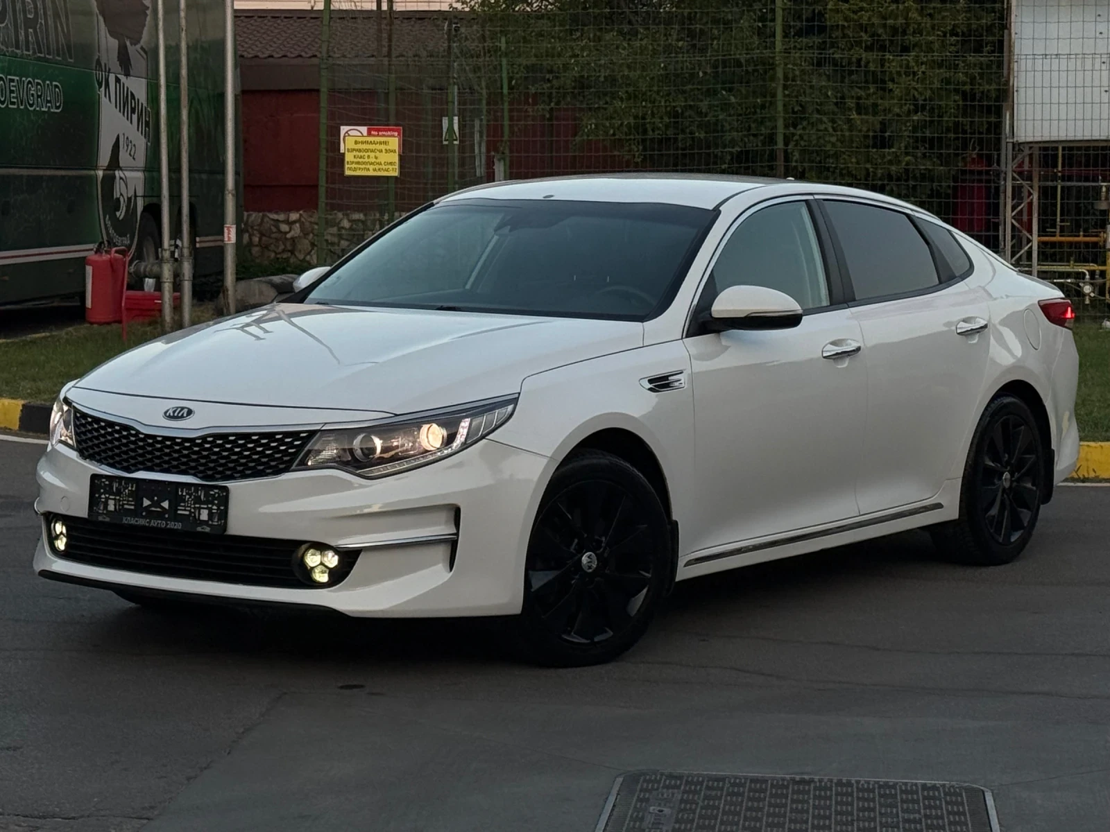 Kia Optima 1.7CRDI Навигация/Камера/Клима/Сер.история, снимка 2 - Автомобили и джипове - 52868719