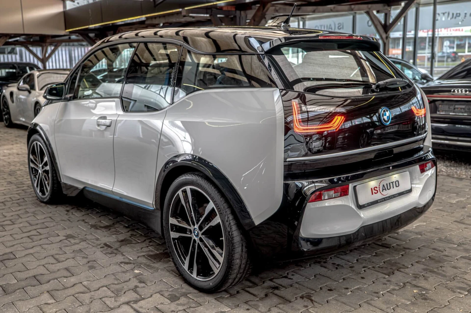 BMW i3 S/120ah/Adaptive LED/PDC/Подгрев/Камера/ - изображение 6