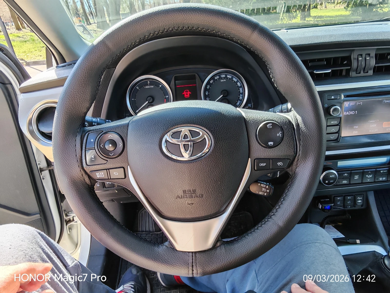 Toyota Auris, снимка 8 - Автомобили и джипове - 53780231