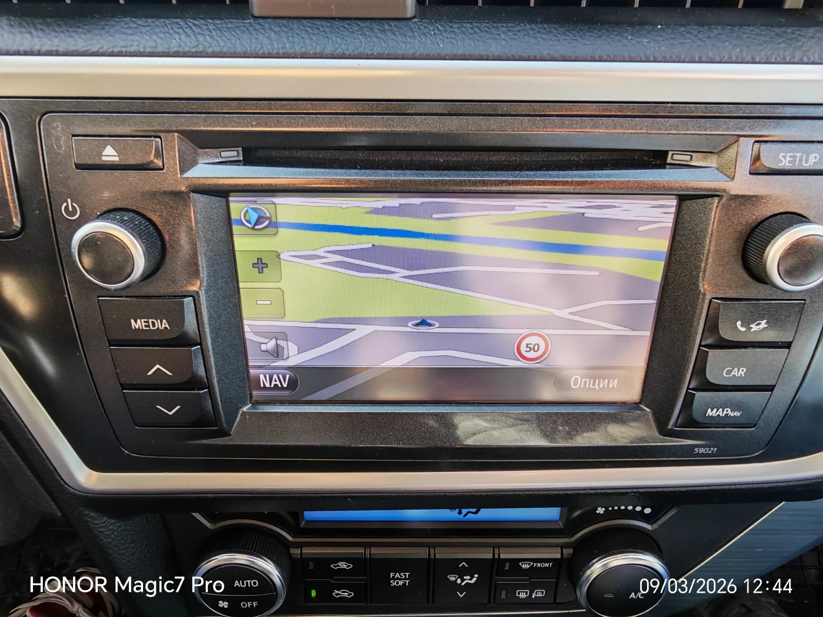 Toyota Auris, снимка 14 - Автомобили и джипове - 53780231