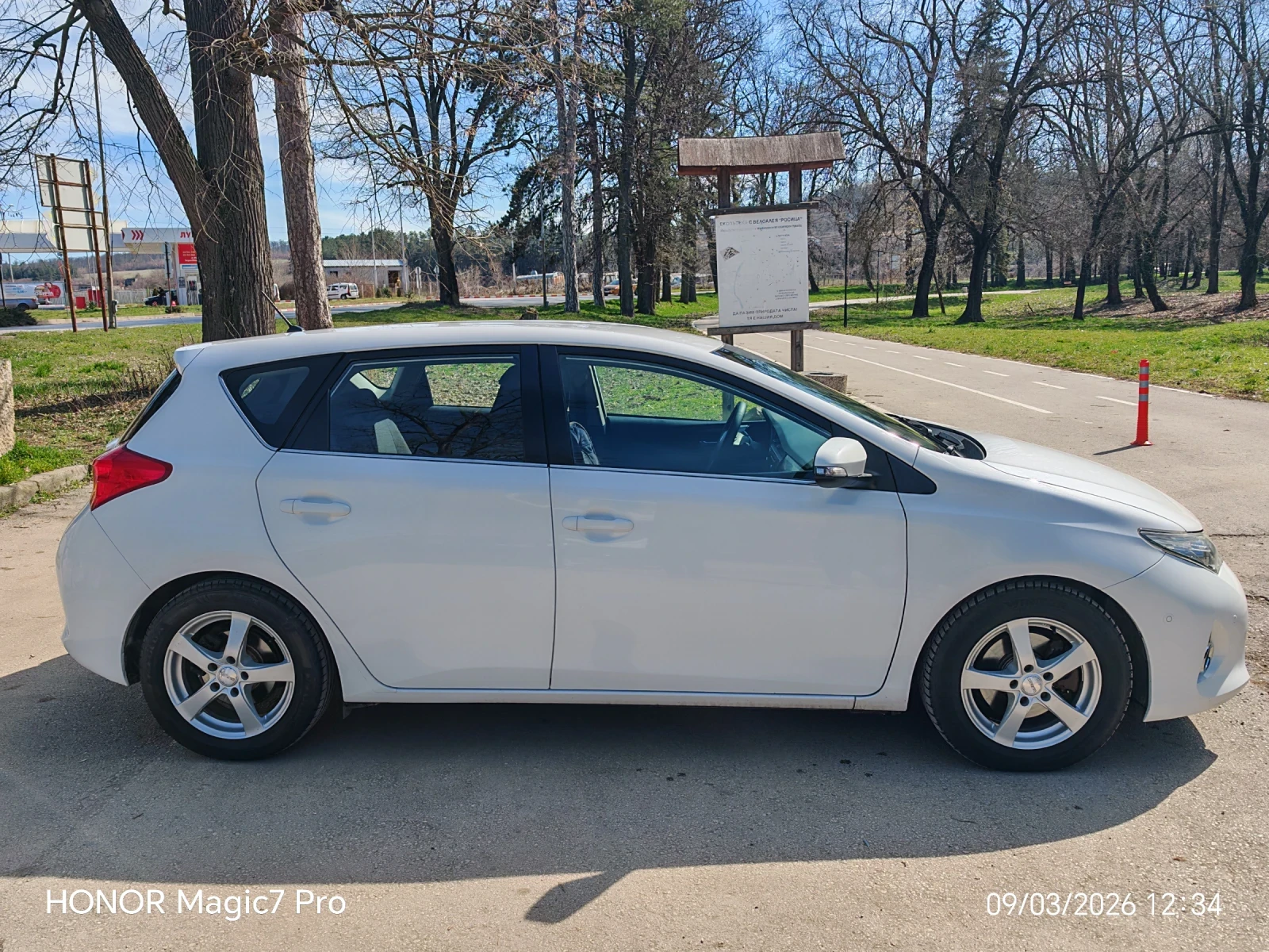 Toyota Auris, снимка 2 - Автомобили и джипове - 53780231