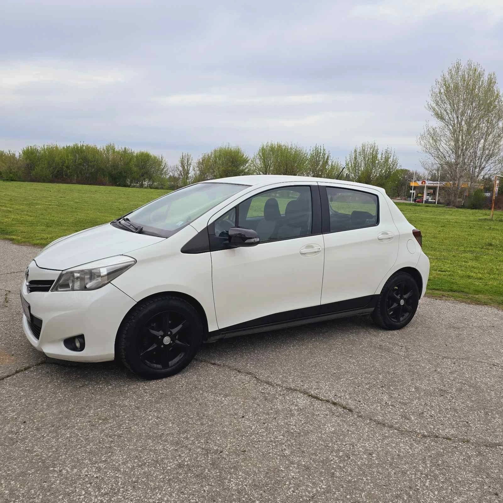 Toyota Yaris, снимка 2 - Автомобили и джипове - 54237039