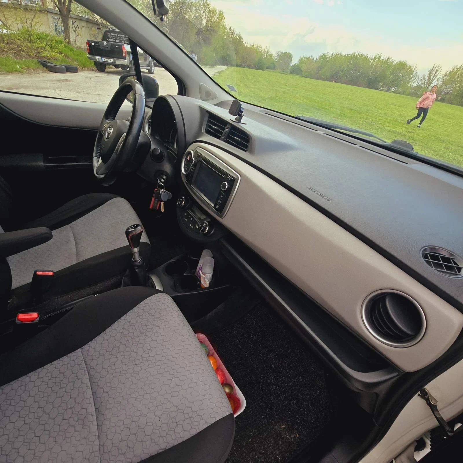 Toyota Yaris, снимка 10 - Автомобили и джипове - 54237039