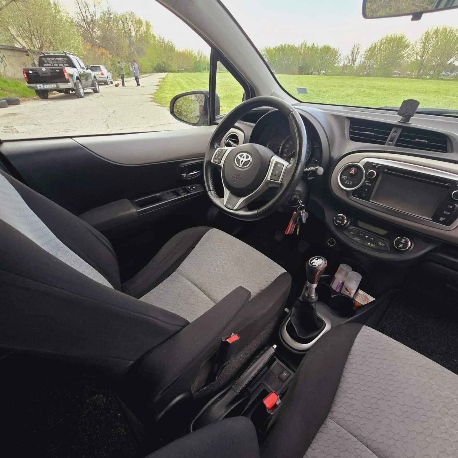 Toyota Yaris, снимка 9 - Автомобили и джипове - 54237039