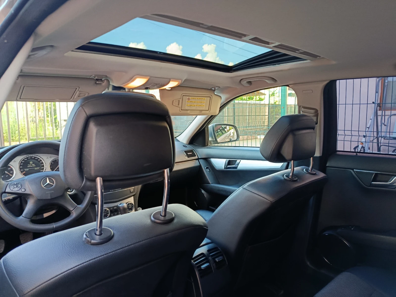 Mercedes-Benz C 320, снимка 3 - Автомобили и джипове - 54663117