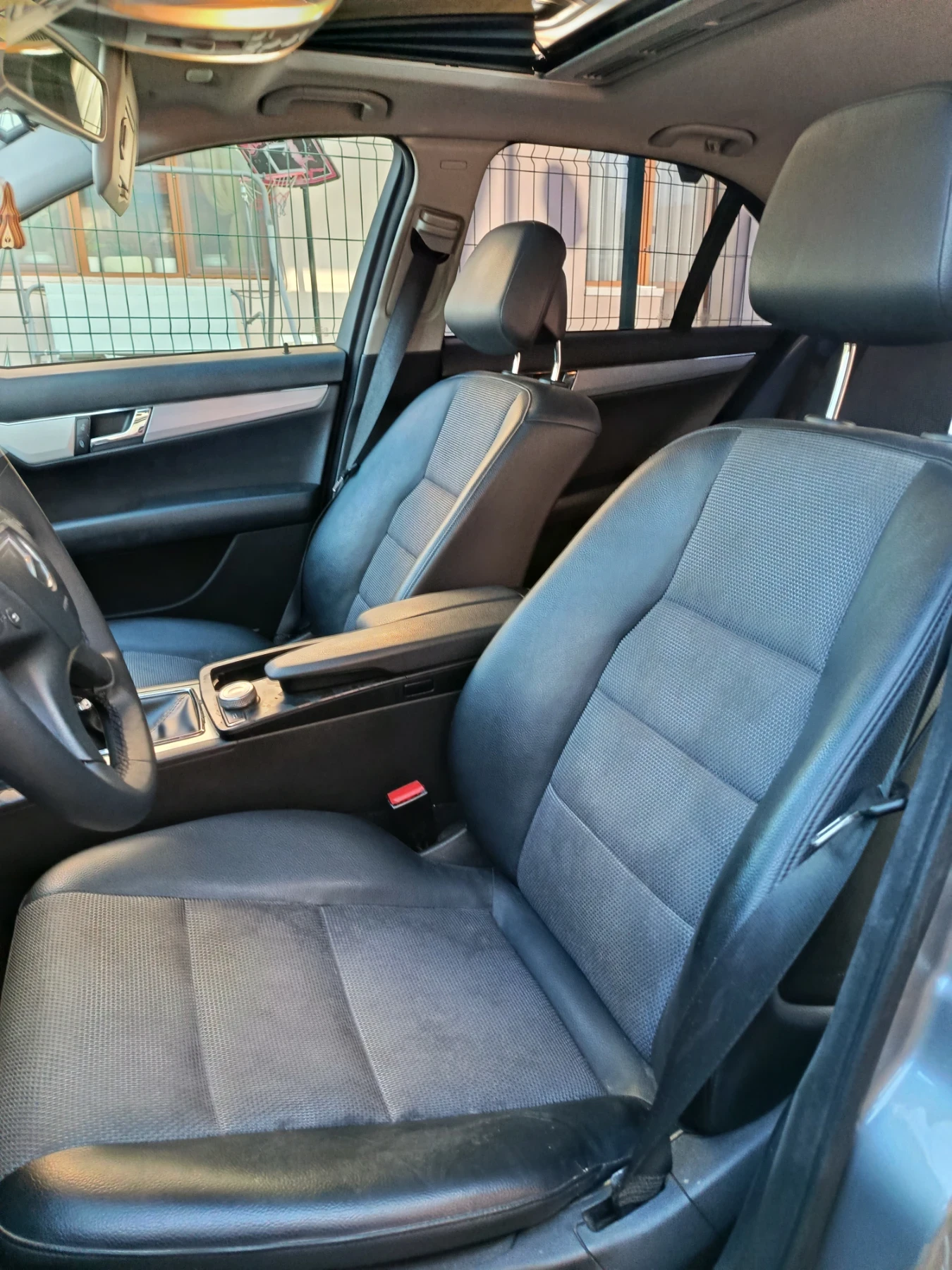 Mercedes-Benz C 320, снимка 5 - Автомобили и джипове - 54663117