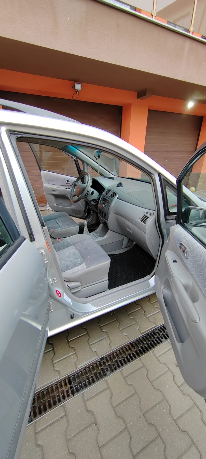 Mazda Premacy 1. 9 lpg, снимка 4 - Автомобили и джипове - 54870158