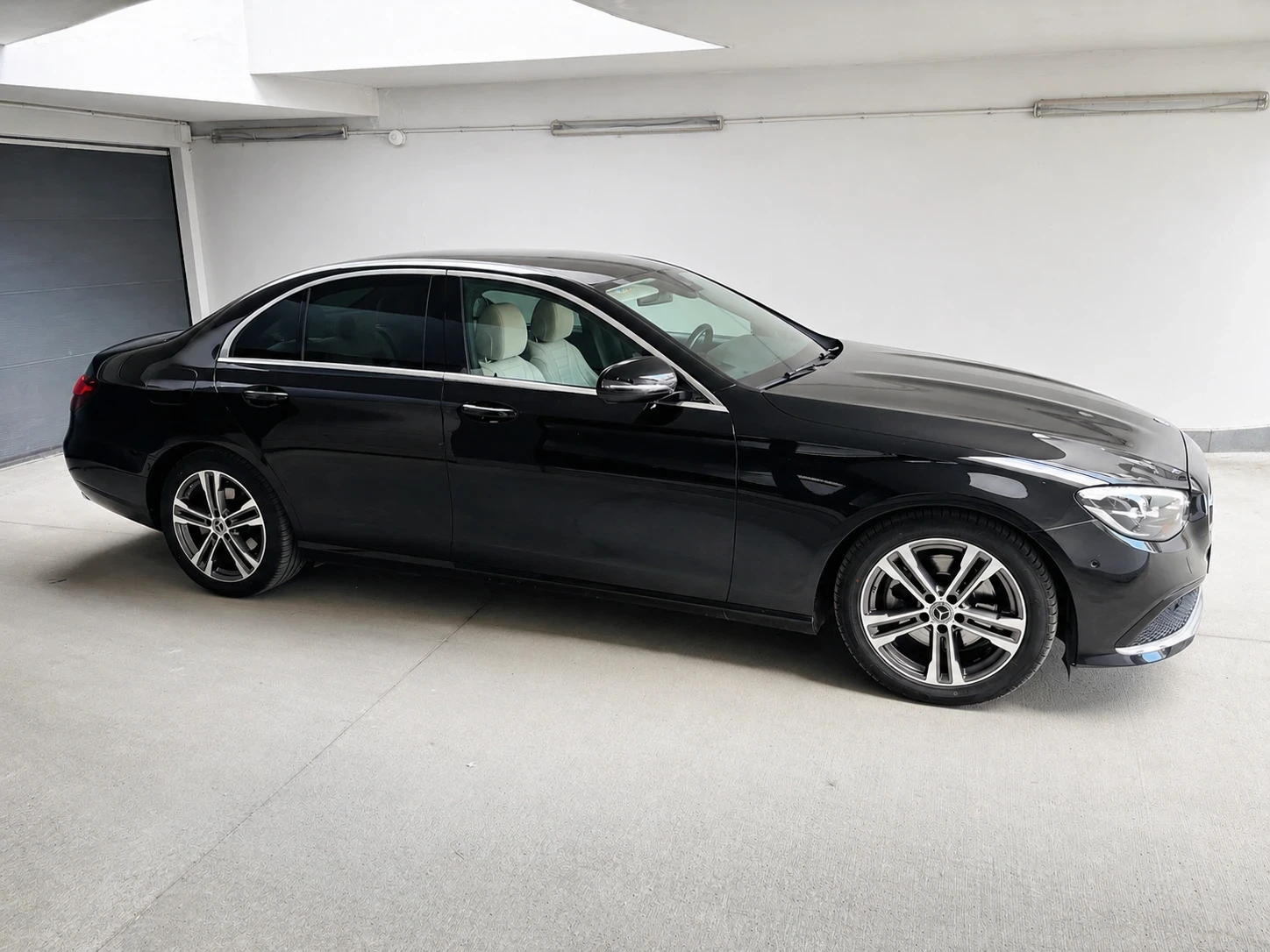 Mercedes-Benz E 220 Avantgard, снимка 8 - Автомобили и джипове - 54824784
