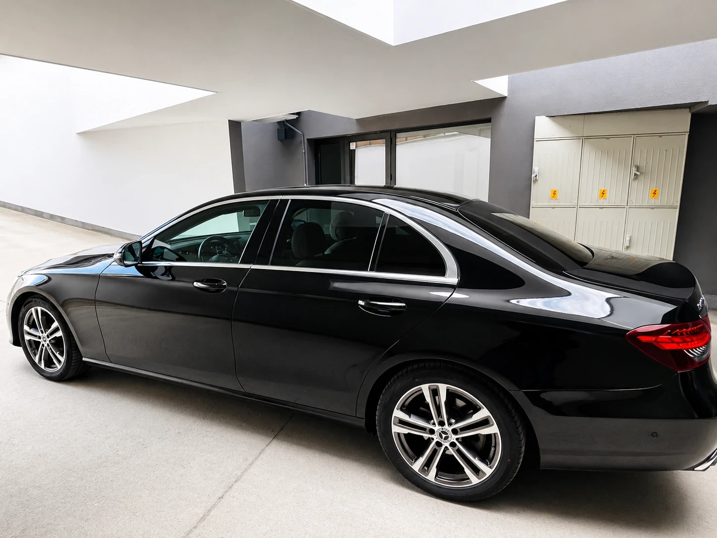 Mercedes-Benz E 220 Avantgard, снимка 4 - Автомобили и джипове - 54824784