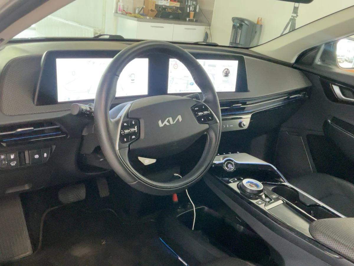Kia EV6 77.4kw* Matrix* Камера* Термопомпа* FULL, снимка 10 - Автомобили и джипове - 55377573