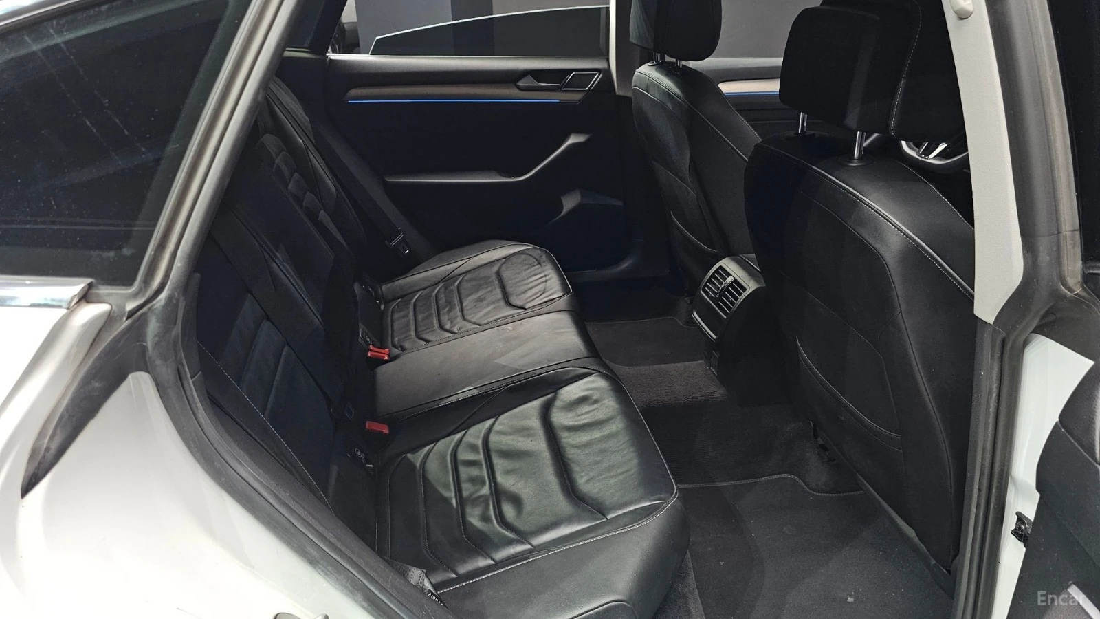 VW Arteon 2.0TDI PREMIUM* КОЖА* ОБДУХВ* ПАНО* МАСАЖИ, снимка 9 - Автомобили и джипове - 55436511