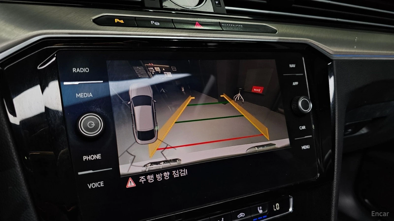 VW Arteon 2.0TDI PREMIUM* КОЖА* ОБДУХВ* ПАНО* МАСАЖИ, снимка 13 - Автомобили и джипове - 55436511