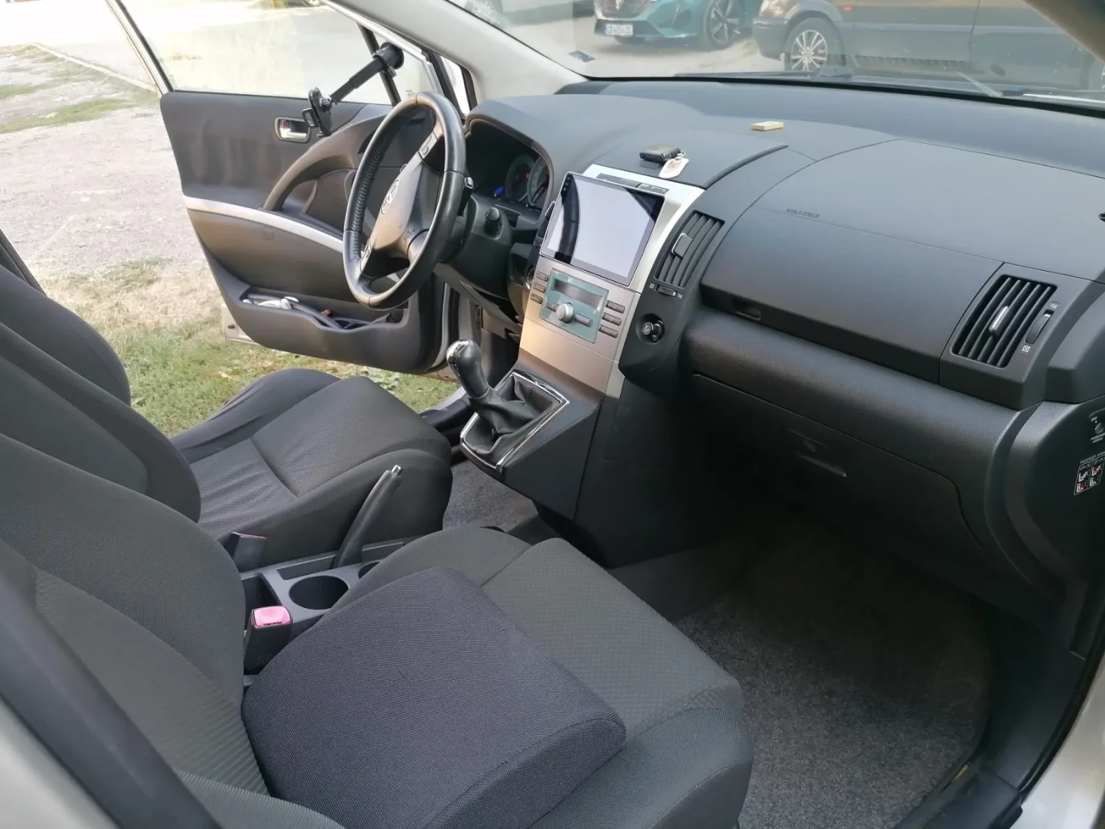 Toyota Corolla verso 2..2 D4D, снимка 5 - Автомобили и джипове - 56026639