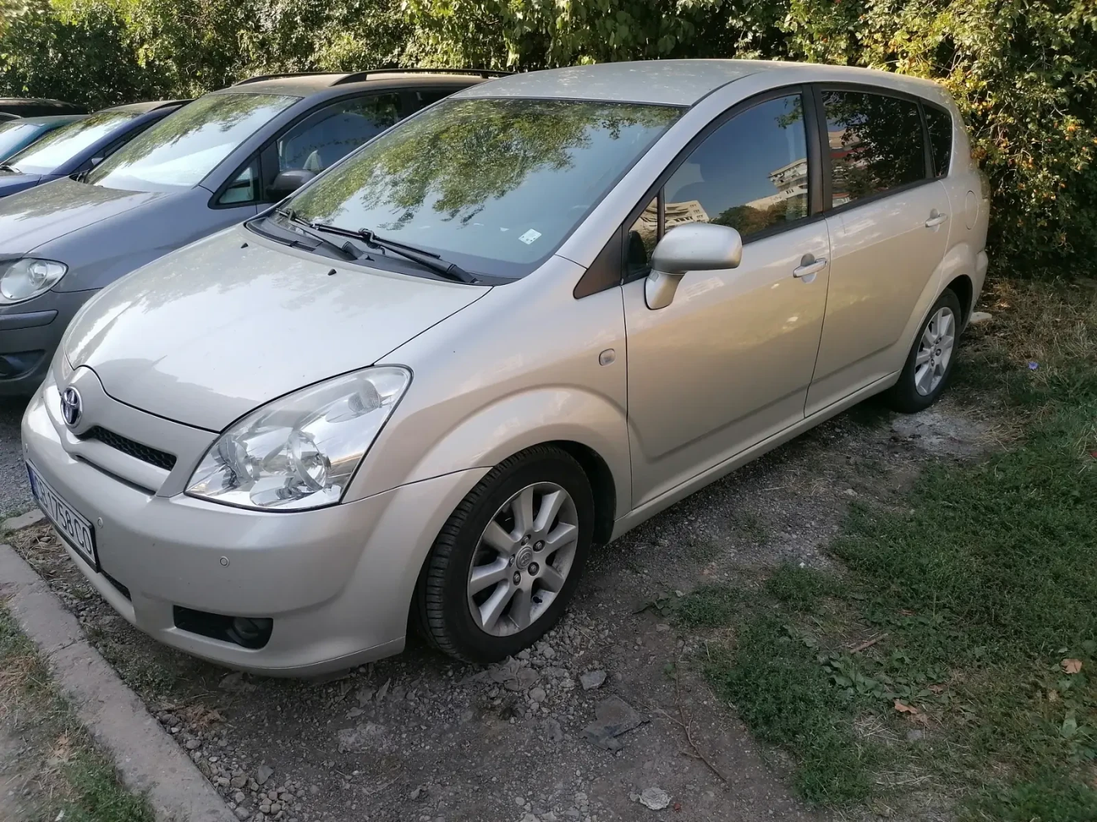 Toyota Corolla verso 2..2 D4D, снимка 3 - Автомобили и джипове - 56026639