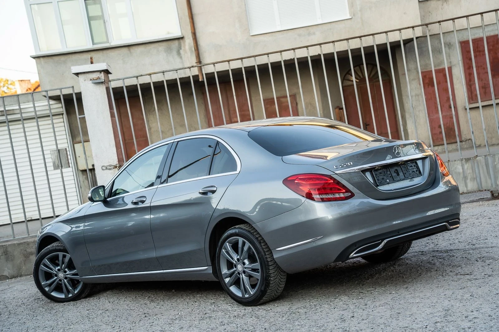 Mercedes-Benz C 220 CDI-BlueTEC-AVANTGARDE-ASSIST-FUL LED-AMBIENT-TOP, снимка 4 - Автомобили и джипове - 56133237