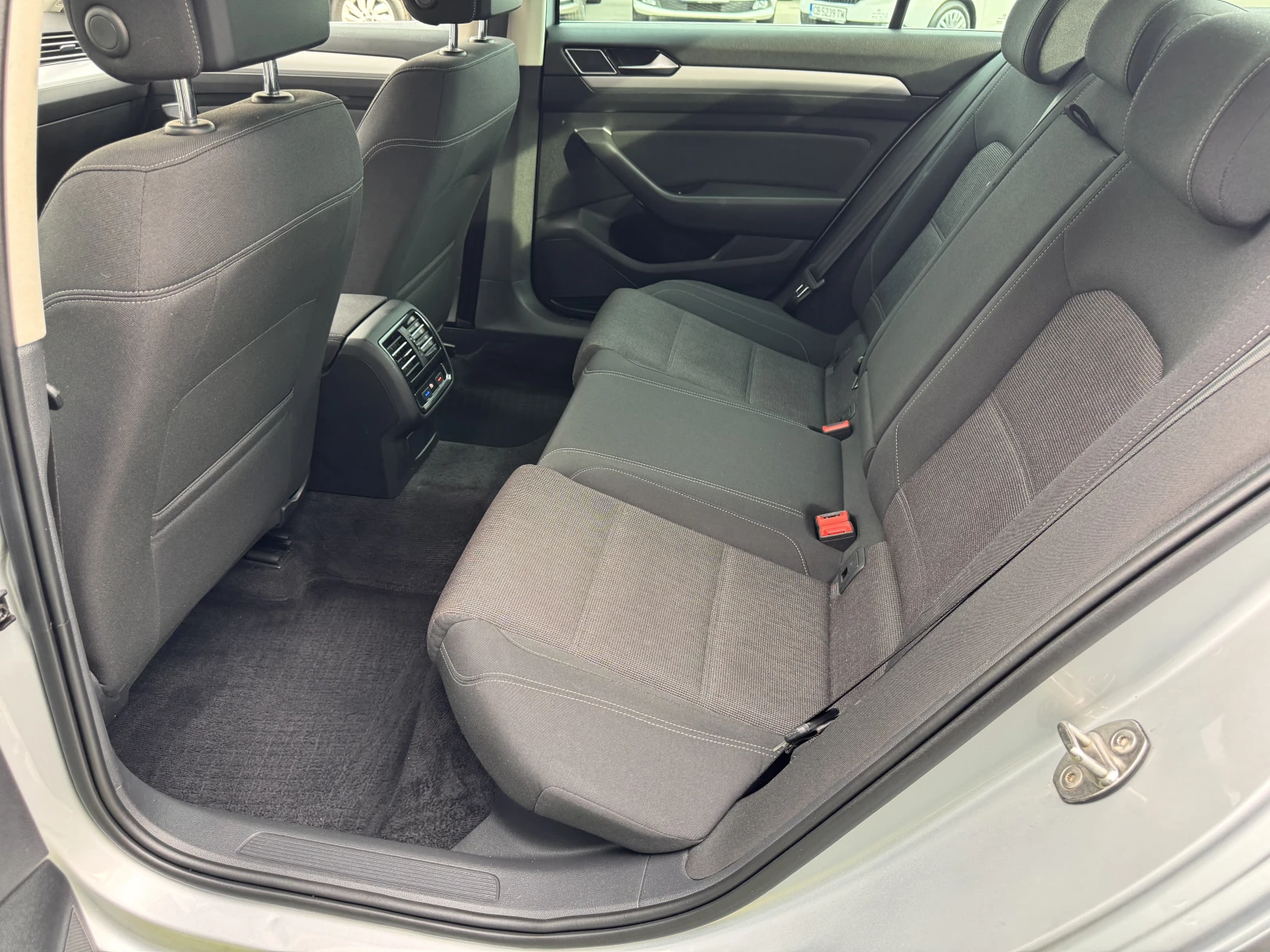 VW Passat BUSINESS/1.4TSI/150к.с./6MT, снимка 10 - Автомобили и джипове - 56165884