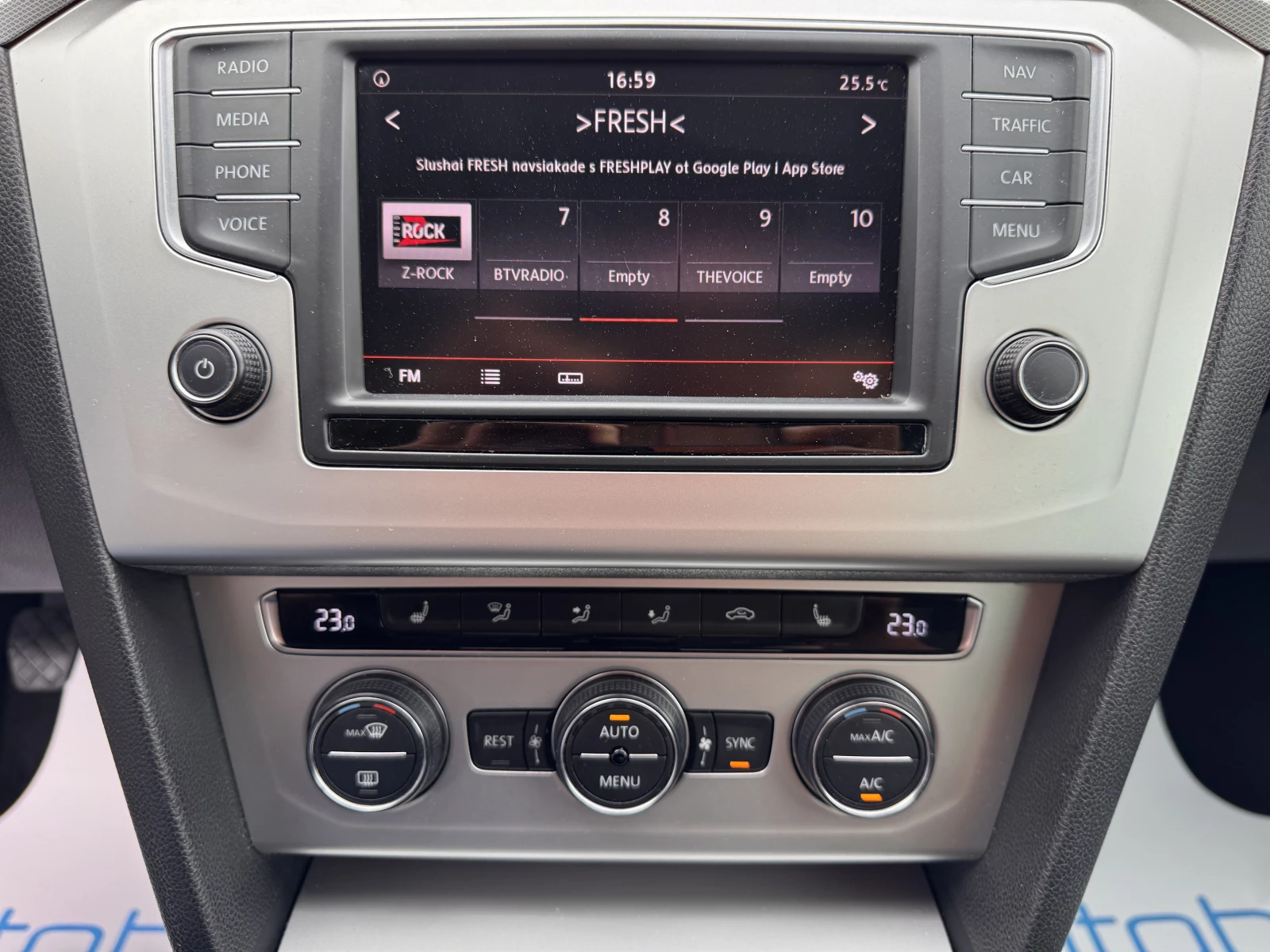 VW Passat BUSINESS/1.4TSI/150к.с./6MT, снимка 13 - Автомобили и джипове - 56165884