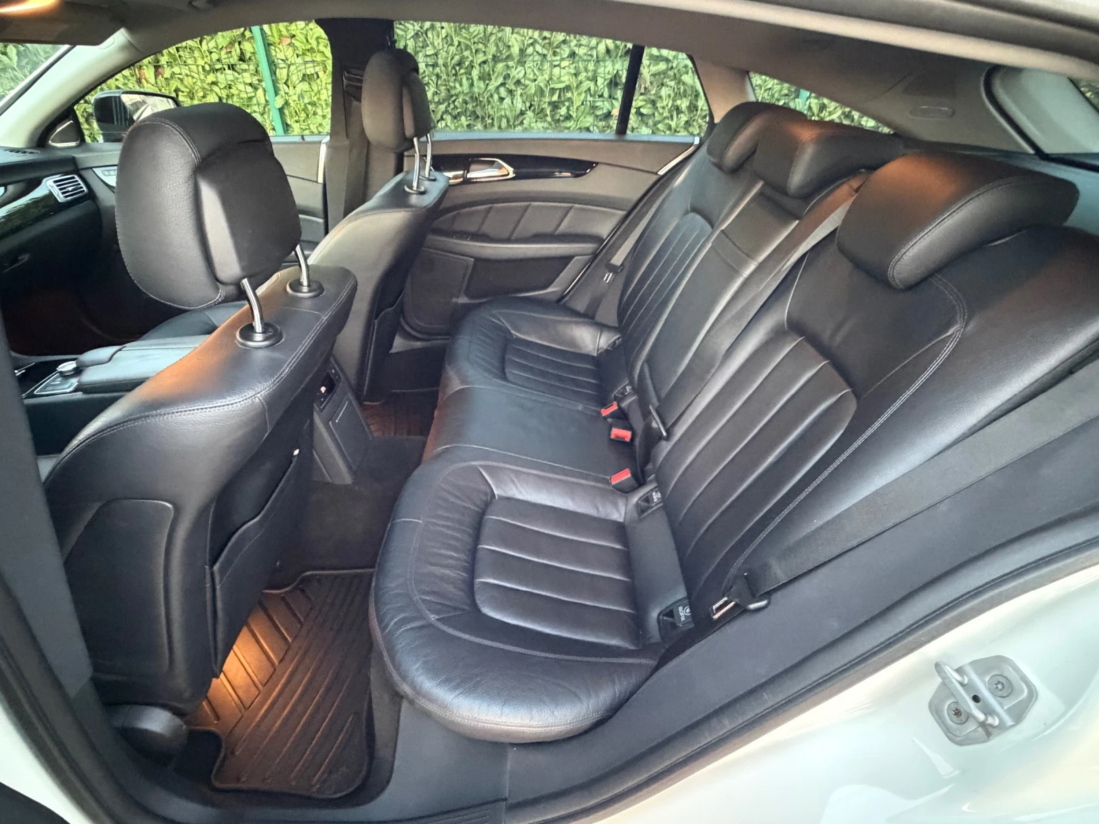 Mercedes-Benz CLS 350 AMG пакет* Shooting brake* Harman Kardon, снимка 9 - Автомобили и джипове - 56216965