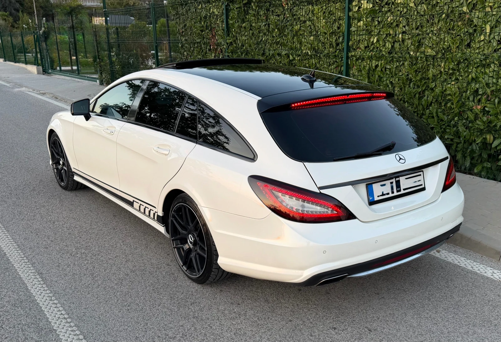 Mercedes-Benz CLS 350 AMG пакет* Shooting brake* Harman Kardon, снимка 4 - Автомобили и джипове - 56216965