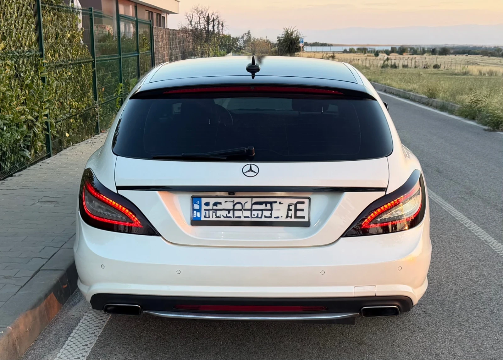Mercedes-Benz CLS 350 AMG пакет* Shooting brake* Harman Kardon, снимка 2 - Автомобили и джипове - 56216965
