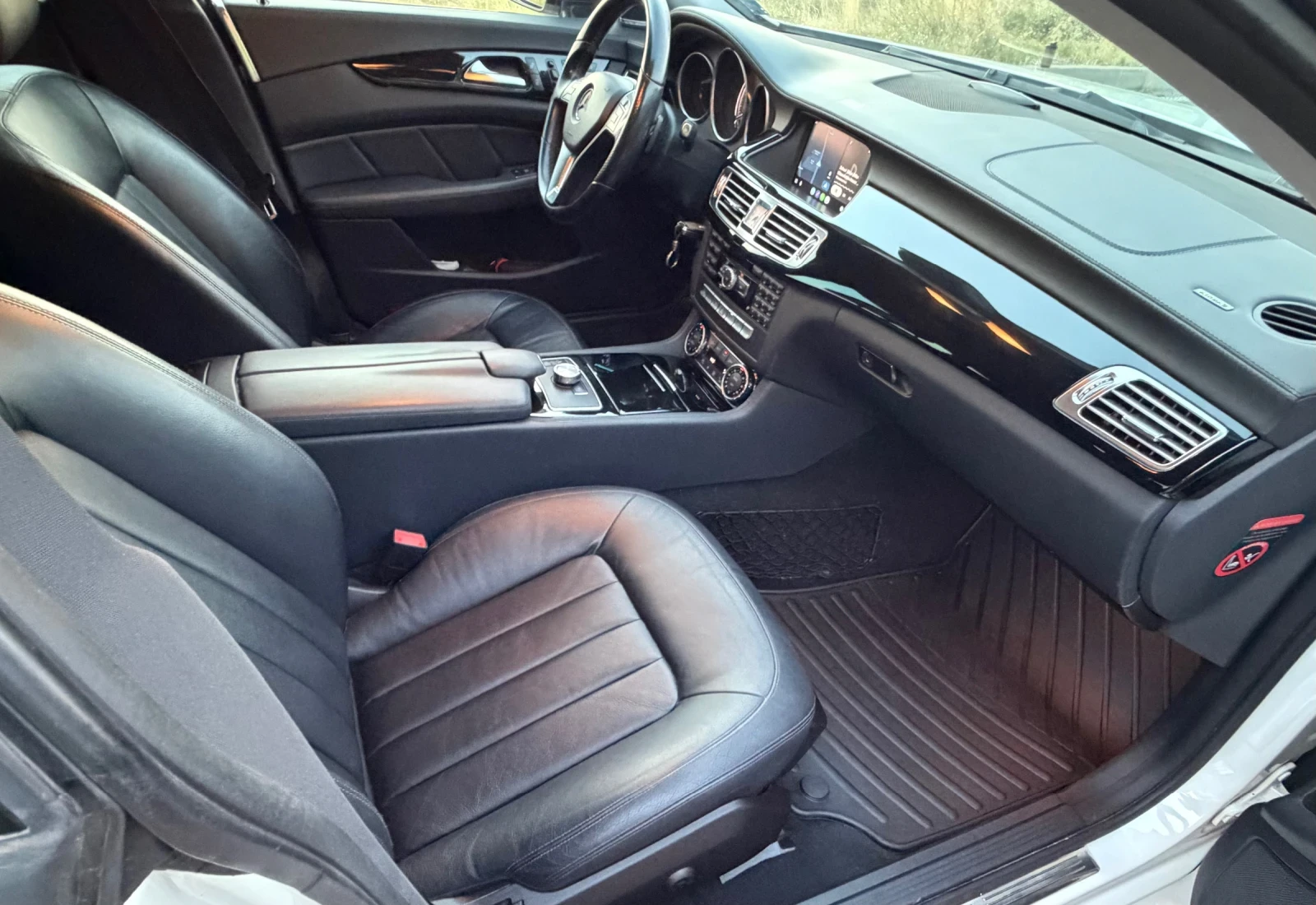 Mercedes-Benz CLS 350 AMG пакет* Shooting brake* Harman Kardon, снимка 8 - Автомобили и джипове - 56216965