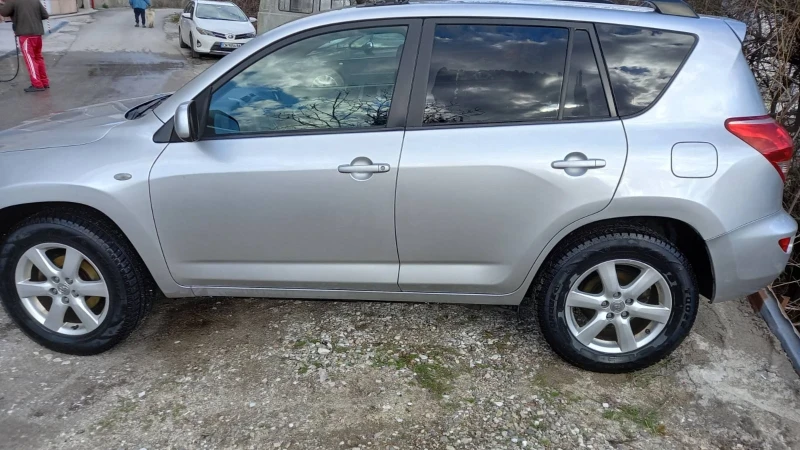 Toyota Rav4 2.2d4d 136 к.с, снимка 6 - Автомобили и джипове - 47077849