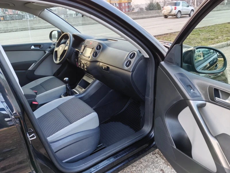 VW Tiguan 2.0tdi 140ps, снимка 9 - Автомобили и джипове - 49298142