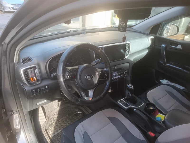 Kia Sportage 1.6, снимка 3 - Автомобили и джипове - 52401605