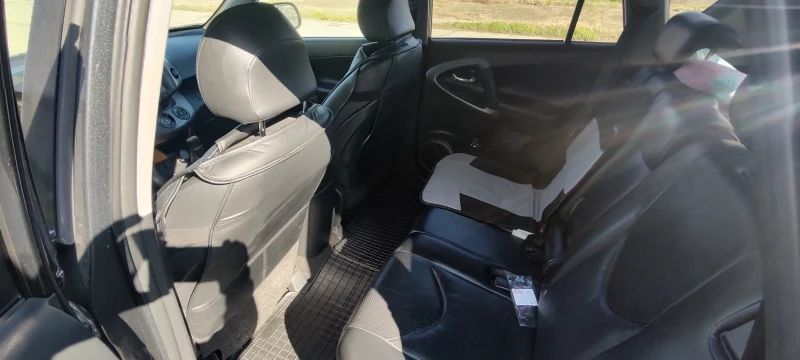 Toyota Rav4 2.2 D-KAT, снимка 6 - Автомобили и джипове - 53477793