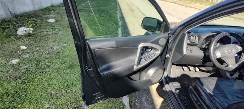 Toyota Rav4 2.2 D-KAT, снимка 10 - Автомобили и джипове - 53477793