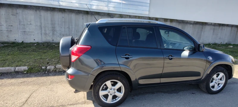 Toyota Rav4 2.2 D-KAT, снимка 8 - Автомобили и джипове - 53477793