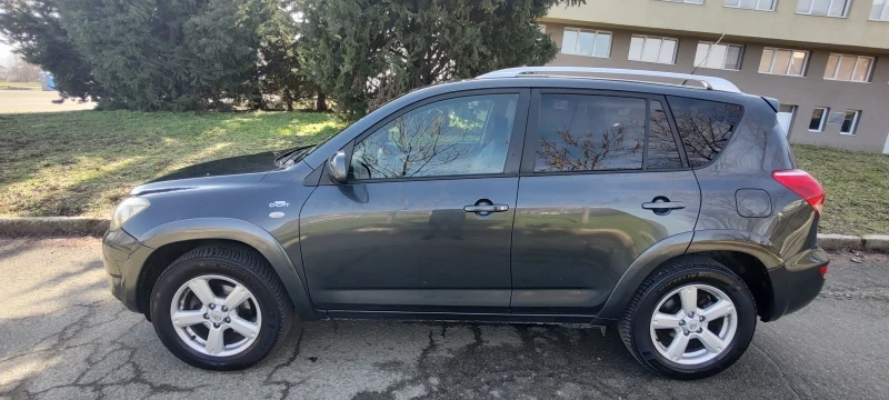 Toyota Rav4 2.2 D-KAT, снимка 2 - Автомобили и джипове - 53477793