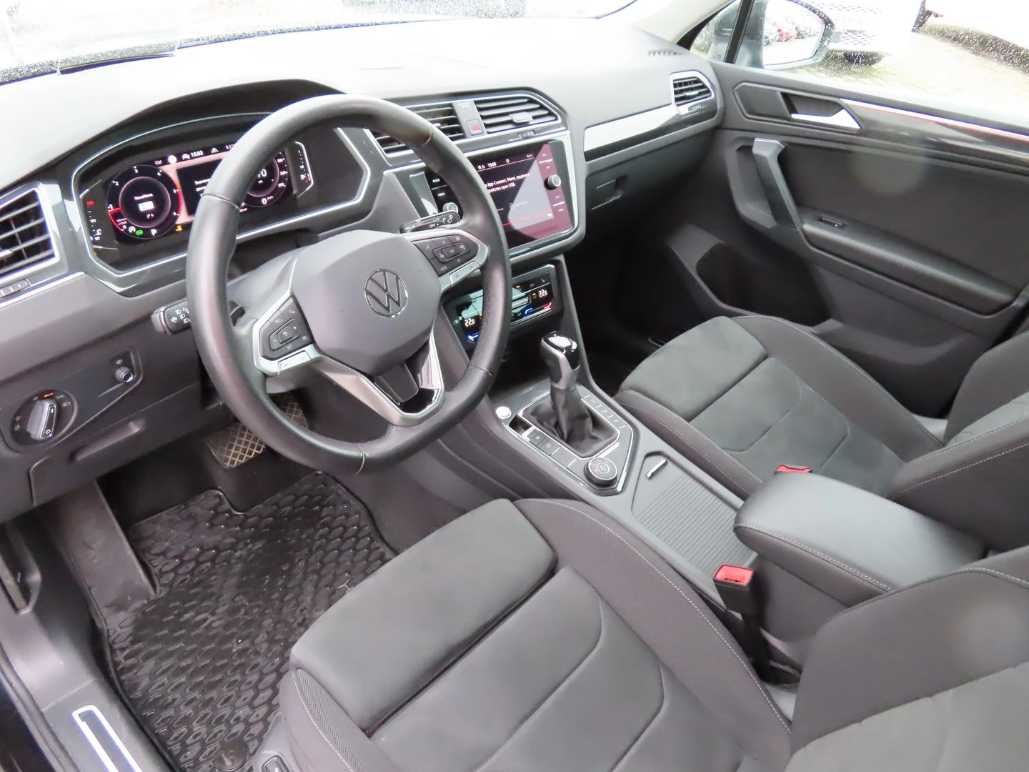 VW Tiguan Elegance 2.0 TDI SCR 4MOTION DSG - изображение 4