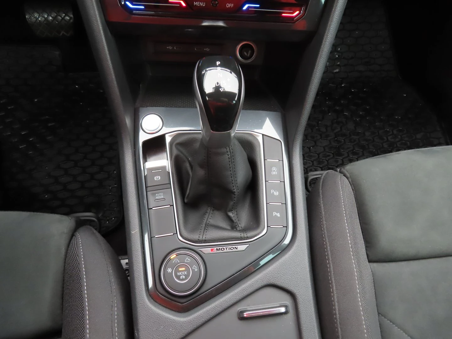 VW Tiguan Elegance 2.0 TDI SCR 4MOTION DSG - изображение 10