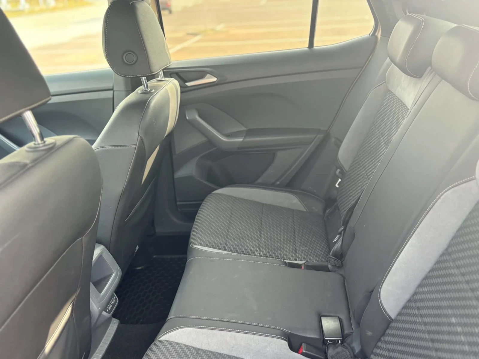 VW T-Cross R-Line, снимка 2 - Автомобили и джипове - 55335522